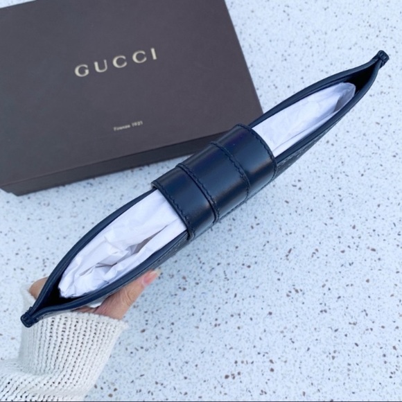 NWT Authentic Gucci GG Supreme Waterproof Ipad Case Envelope Purse Unisex - Picture 3 of 7